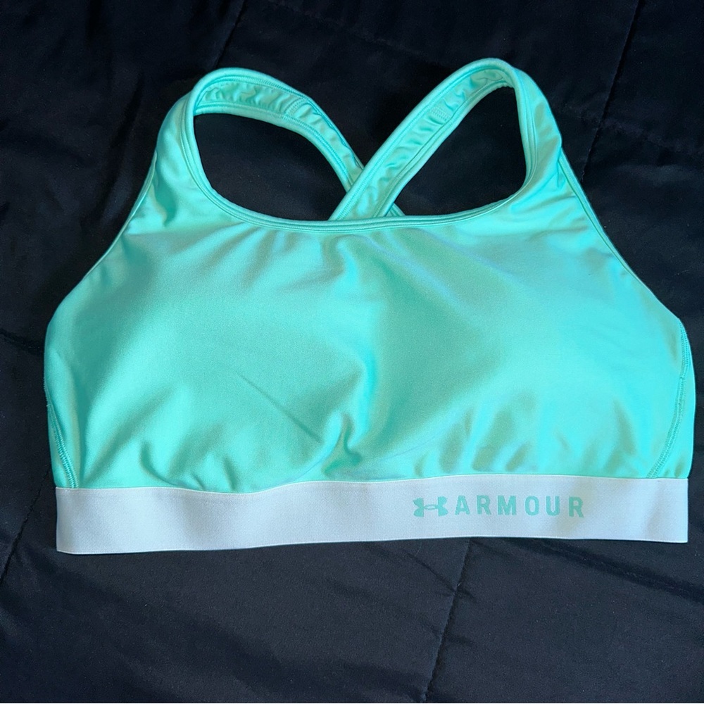 Under Armour Women’s Medium Support Compression Sports Bra with Removable pads